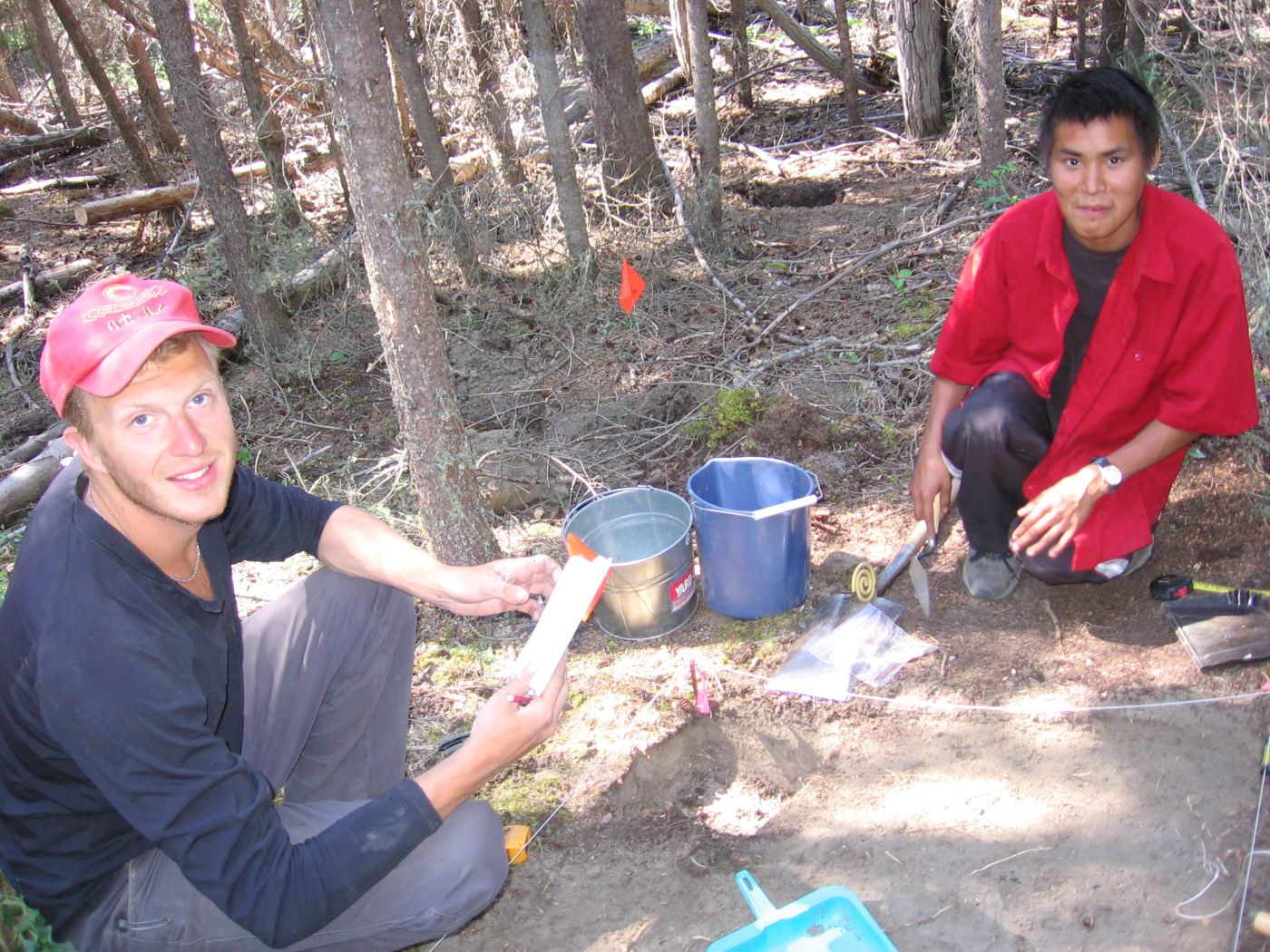 Morgan Ritchie and Curtis Joe excavating a unit.